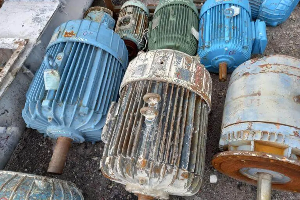 Motores elétricos industriais usados comprados como sucata